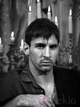 Leo Messi posando con una camisa para Dolce & Gabbana