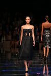 Vestido negro con vuelo de la colección otoño/invierno 2013/2014 de Hugo Boss