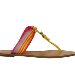 Sandalia rosa de la línea Flip Flop en la colección primavera/verano 2013 de Nine West