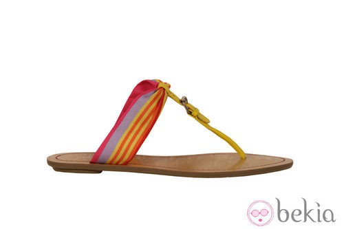 Sandalia rosa de la línea Flip Flop en la colección primavera/verano 2013 de Nine West