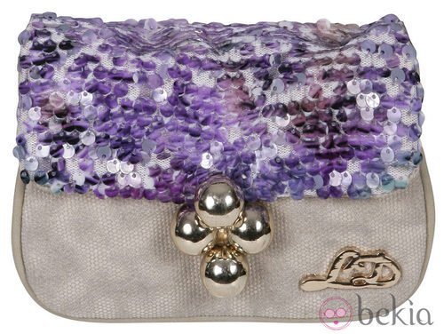 Clutch de la línea 'Rosa' en la colección primavera/verano 2013 de Loeds