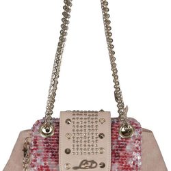 Flap de la línea 'Rosa' en la colección primavera/verano 2013 de Loeds