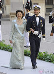 La Reina Silvia de Suecia con un vestido verde pastel en la boda de Magdalena de Suecia y Chris O'Neill