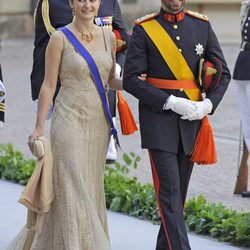 Stéphanie de Luxemburgo con un vestido champagne en la boda de Magdalena de Suecia y Chris O'Neill