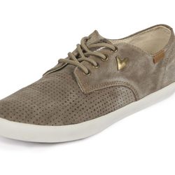 Calzado sport taupé de la colección primavera/verano 2013 de MTNG ATTITUDE