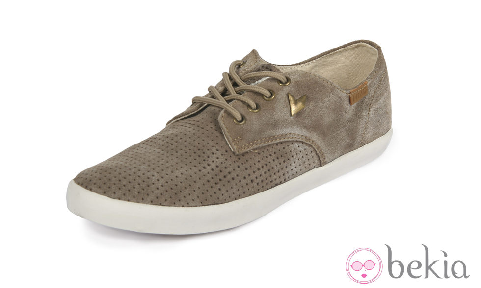 Calzado sport taupé de la colección primavera/verano 2013 de MTNG ATTITUDE