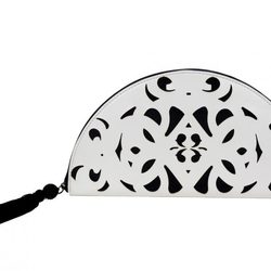 Clutch semicircular de la colección primavera/verano 2013 de Tantrend