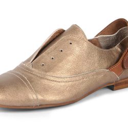 Zapatilla metalizada de la colección primavera/verano 2013 de Sixtyseven