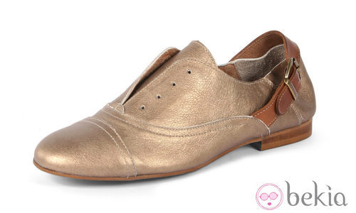 Zapatilla metalizada de la colección primavera/verano 2013 de Sixtyseven