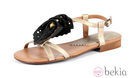 Sandalia con adorno floral de la colección primavera/verano 2013 de Sixtyseven
