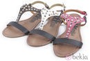 Sandalias con tachuelas de la colección 'Innovación' primavera/verano 2013 de XTI