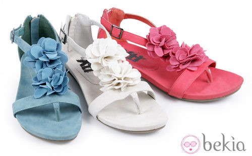 Sandalias con flores de la colección 'Innovación' primavera/verano 2013 de XTI
