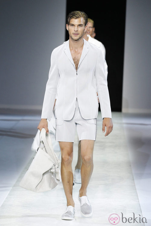 Pantalón corto de la colección primavera/verano 2014 de Emporio Armani en la Semana de la Moda de Milán