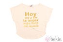Camiseta blanca 'Hoy voy a ser la mujer más feliz del mundo' de Dolores Promesas