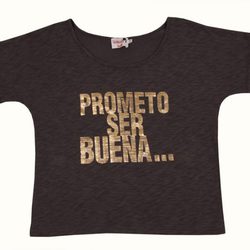 Camiseta 'Prometo ser buena' de Dolores Promesas