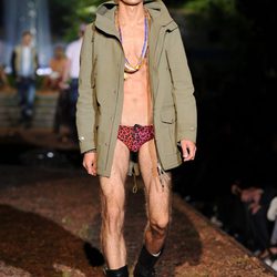 Gabardina de la colección primavera/verano 2014 de DSquared2 en la Semana de la Moda de Milán