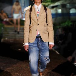 Americana beige de la colección primavera/verano 2014 de DSquared2 en la Semana de la Moda de Milán