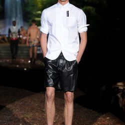 Bermudas de cuero de la colección primavera/verano 2014 de DSquared2 en la Semana de la Moda de Milán