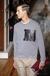 Jersey gris y pantalón de la colección primavera/verano 2014 de Valentino en la Semana de la Moda de París