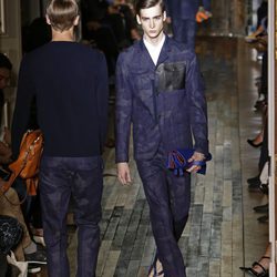 Chaqueta azul de la colección primavera/verano 2014 de Valentino en la Semana de la Moda de París