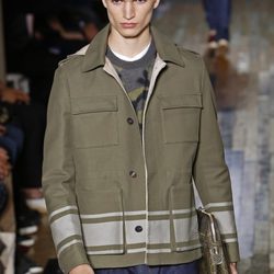 Chaqueta verde de la colección primavera/verano 2014 de Valentino en la Semana de la Moda de París