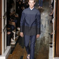 Camiseta azul de la colección primavera/verano 2014 de Valentino en la Semana de la Moda de París
