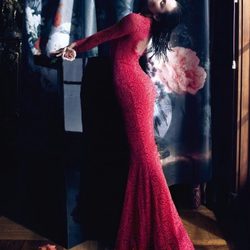 Candice Swanepoel con un vestido rojo del otoño/invierno 2013/2014 de Blumarine