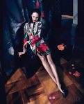 Candice Swanepoel con un abrigo floreado de la campaña otoño/invierno 2013/2014 de Blumarine
