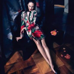 Candice Swanepoel con un abrigo floreado de la campaña otoño/invierno 2013/2014 de Blumarine