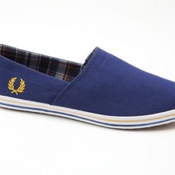 Alpargatas azul oscuro de Fred Perry para el verano 2013