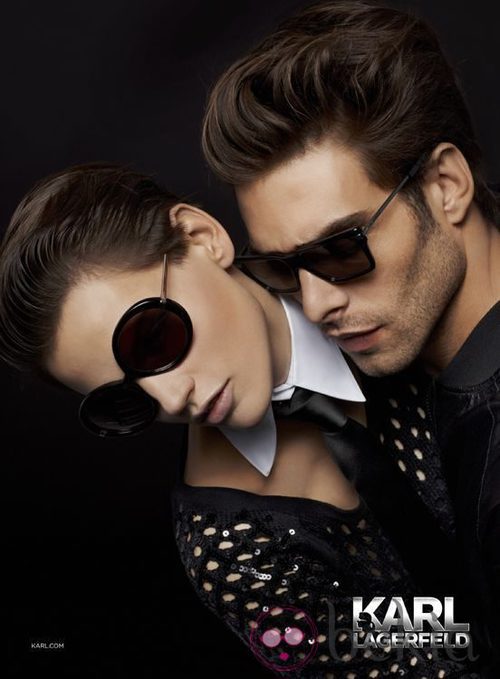Jon Kortajarena y Saskia de Brauw posando para la campaña de Karl Lagerfeld Eyewear
