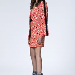 Vestido coral con topos de la Colección Resort 2014 de Emanuel Ungaro