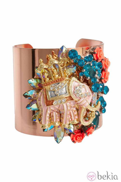 Brazalete con pedrería de la colección primavera/verano 2013 de Asos
