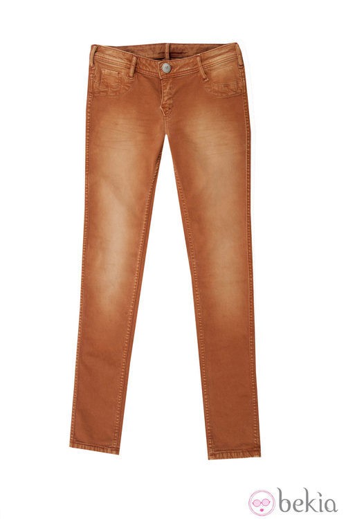 Skinny en color naranja de la colección otoño/invierno 2013 de Lois