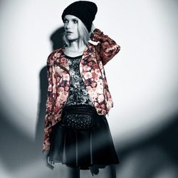 Blazer con estampado floral del lookbook agosto 2013 de Bershka