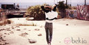 Pantalones despintados en color gris del lookbook agosto 2013 de Bershka