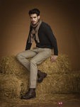 Juan Betancourt con botas de piel de la coleccion otoño/invierno 2013 de Xti