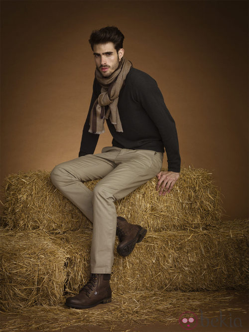 Juan Betancourt con botas de piel de la coleccion otoño/invierno 2013 de Xti