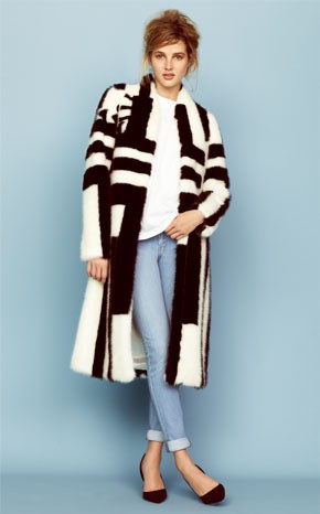 Abrigo blanco y negro de la colección otoño/invierno 2013 de Asos