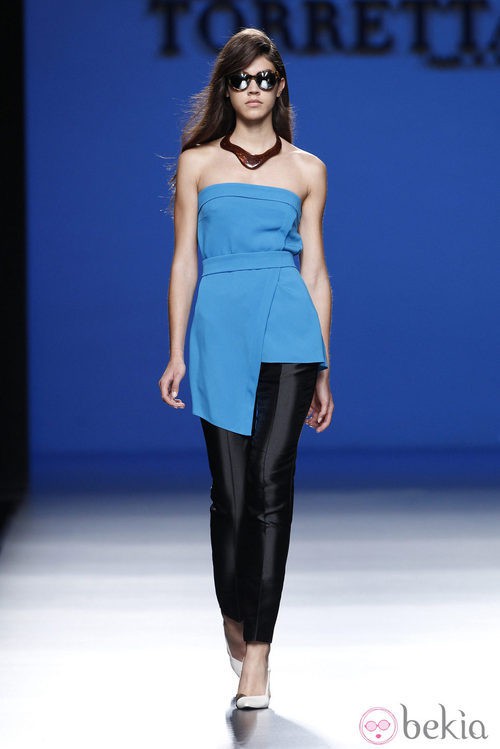 Camiseta palabra de honor de la colección primavera/verano 2014 de Roberto Torretta en Madrid Fashion Week