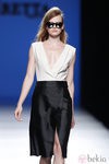 Vestido de escote en v de la colección primavera/verano 2014 de Roberto Torretta en Madrid Fashion Week
