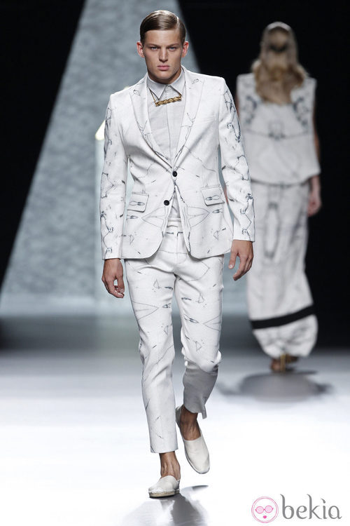 Traje con estampado de la colección primavera/verano 2014 de Ana Locking en Madrid Fashion Week