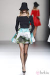 Look de falda de la colección primavera/verano 2014 de Juanjo Oliva en Madrid Fashion Week