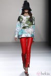 Pantalón de cuero rojo de la colección primavera/verano 2014 de Juanjo Oliva en Madrid Fashion Week