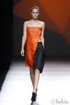 Top naranja de la colección primavera/verano 2014 de AA de Amaya Arzuaga en Madrid Fashion Week