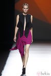 Falda y crop top negro de la colección primavera/verano 2014 de AA de Amaya Arzuaga en Madrid Fahion Week
