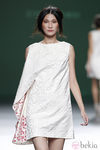 Vestido blanco de la colección primavera/verano 2014 de Devota&Lomba en Madrid Fashion Week