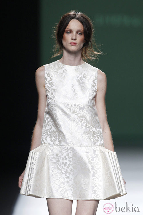 Vestido de falda plisada de la colección primavera/verano 2014 de Devota&Lomba en Madrid Fashion Week