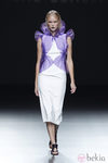 Chaqueta morada de la colección primavera/verano 2014 de María Barros en Madrid Fashion Week