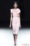 Vestido con lazo de la colección primavera/verano 2014 de María Barros en Madrid Fashion Week